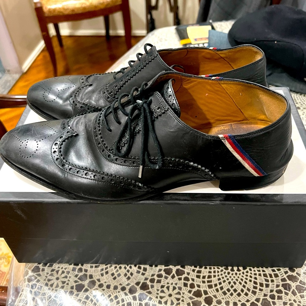 Gucci Men's Perforated Black Leather Stripe Logo Oxford Shoes N1154 Size 11 box